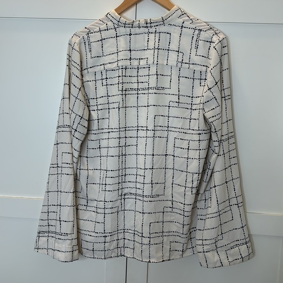 Prologue Long Wide Sleeve Winter White Black Design Size: Medium - Picture 11 of 11